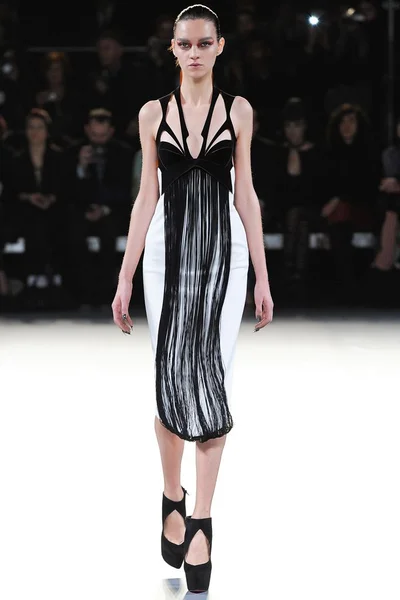 Look 15